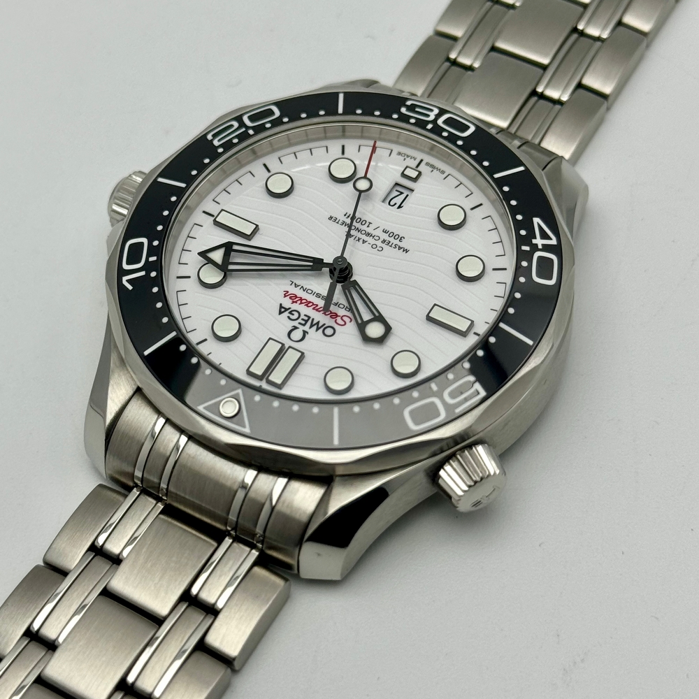 Omega Seamaster White Professional 300M Diver Co-Axial Master Chronometer